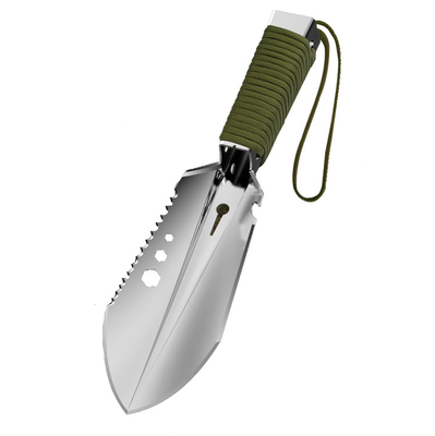 A mão tática da sobrevivência da autodefesa militar utiliza ferramentas pás de acampamento do jardim